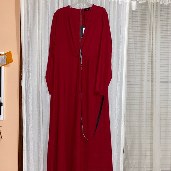 Pretty Little Thing Twist Front Maxi Dress - Picture 2 of 6